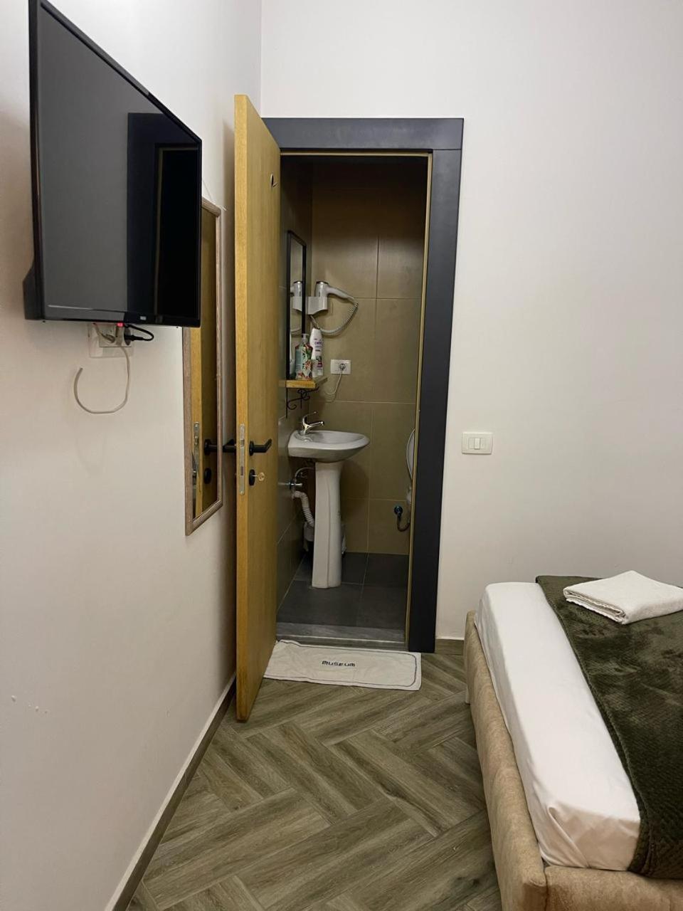 Museum Hotel Пристина Стая снимка